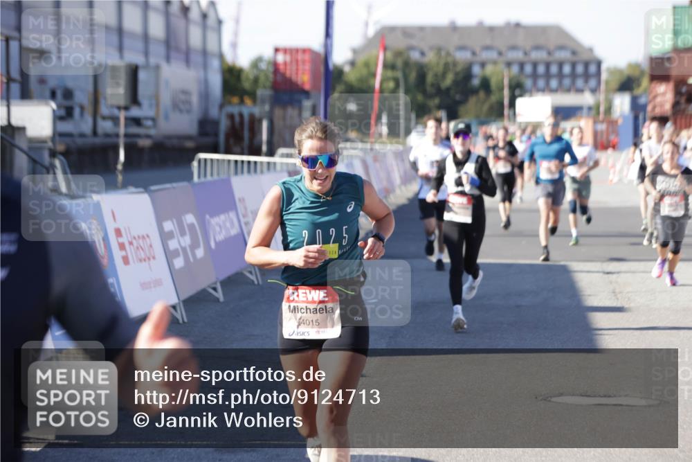 03.10.2025 - Köhlbrandbrückenlauf Jannik Wohlers http://msf.ph/oto/9124713 03.10.2025 13:06:32 Ziel 4015, 4026, 4122, 4124, 4151, 4312, 4396, 4550, 4658, 4659, 5563, 5641, 5970, 6193, 6256 meine-sportfotos.de