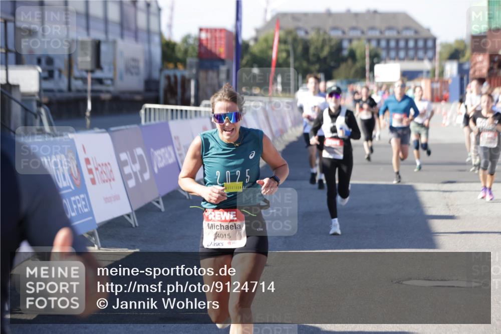03.10.2025 - Köhlbrandbrückenlauf Jannik Wohlers http://msf.ph/oto/9124714 03.10.2025 13:06:32 Ziel 4015, 4026, 4122, 4124, 4151, 4312, 4396, 4550, 4658, 4659, 5563, 5641, 5970, 6193, 6256 meine-sportfotos.de