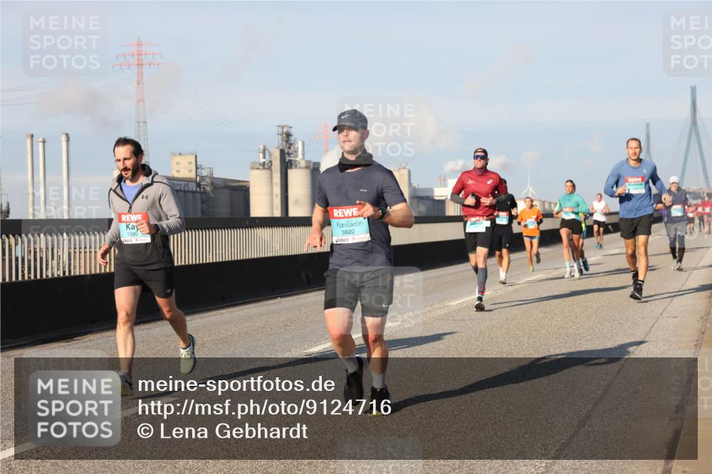 03.10.2025 - Köhlbrandbrückenlauf Lena Gebhardt http://msf.ph/oto/9124716 03.10.2025 09:46:00 Position 2 1380, 3820 meine-sportfotos.de