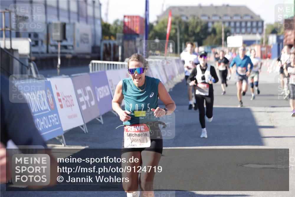03.10.2025 - Köhlbrandbrückenlauf Jannik Wohlers http://msf.ph/oto/9124719 03.10.2025 13:06:32 Ziel 4015, 4026, 4122, 4124, 4151, 4312, 4396, 4550, 4658, 4659, 5563, 5641, 5970, 6193, 6256 meine-sportfotos.de