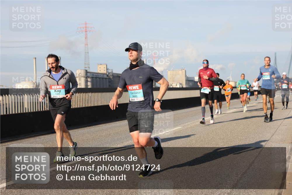 03.10.2025 - Köhlbrandbrückenlauf Lena Gebhardt http://msf.ph/oto/9124724 03.10.2025 09:46:00 Position 2 1380, 3820 meine-sportfotos.de