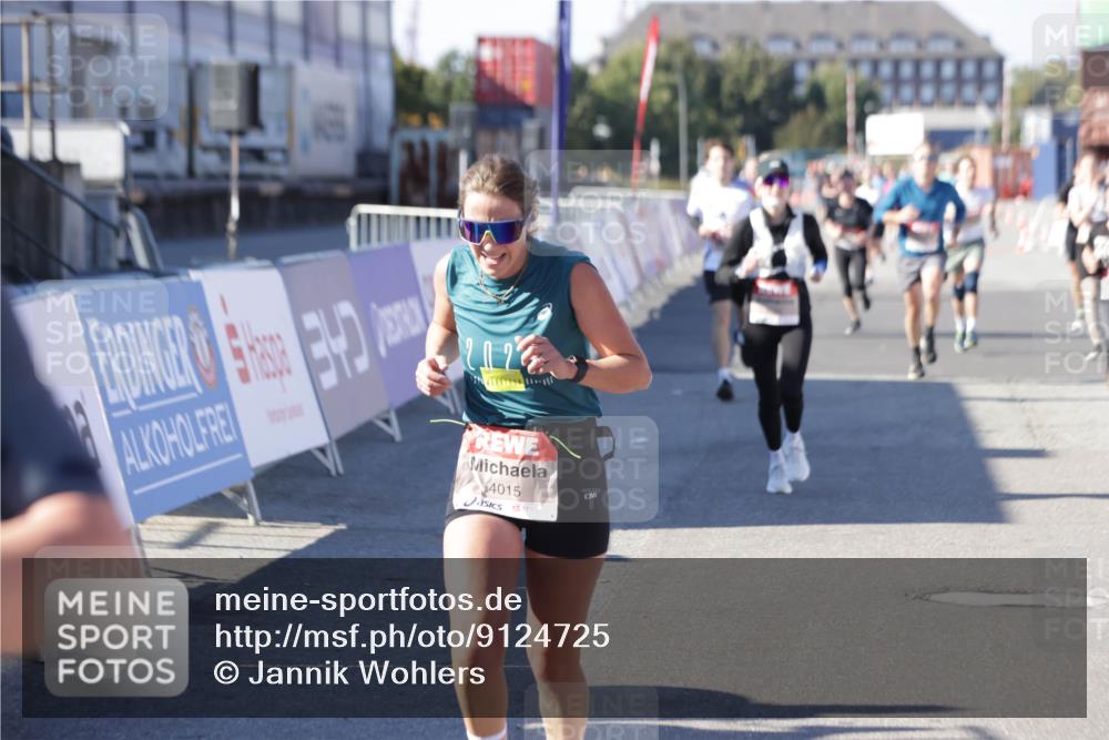 03.10.2025 - Köhlbrandbrückenlauf Jannik Wohlers http://msf.ph/oto/9124725 03.10.2025 13:06:32 Ziel 4015, 4026, 4122, 4124, 4151, 4312, 4396, 4550, 4658, 4659, 5563, 5641, 5970, 6193, 6256 meine-sportfotos.de