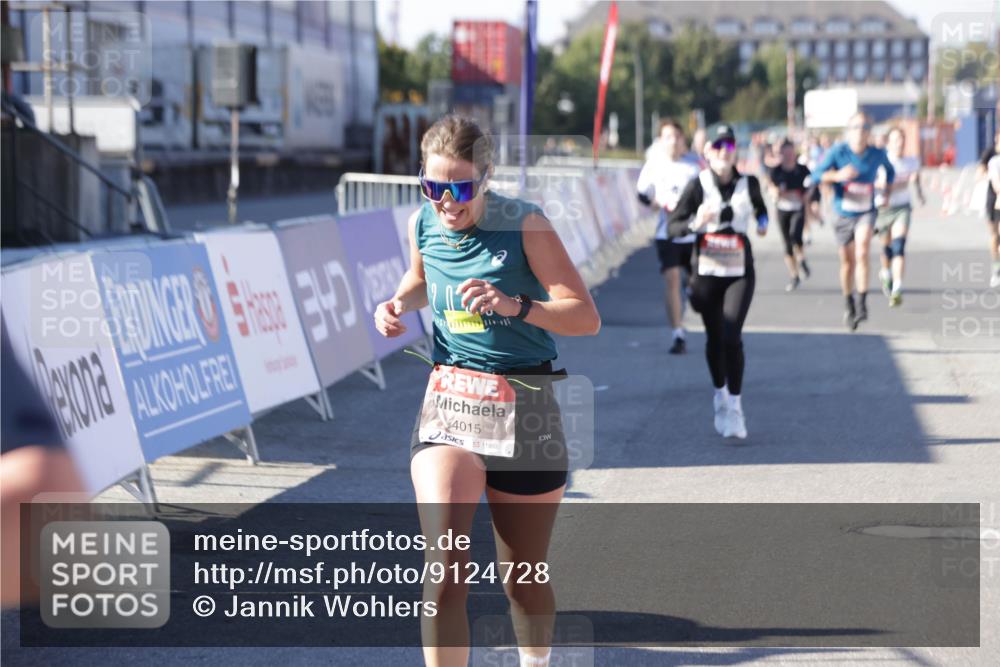 03.10.2025 - Köhlbrandbrückenlauf Jannik Wohlers http://msf.ph/oto/9124728 03.10.2025 13:06:32 Ziel 4015, 4026, 4122, 4124, 4151, 4312, 4396, 4550, 4658, 4659, 5563, 5641, 5970, 6193, 6256 meine-sportfotos.de