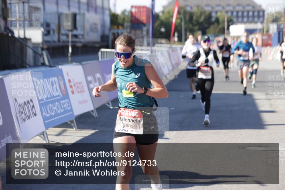 03.10.2025 - Köhlbrandbrückenlauf Jannik Wohlers http://msf.ph/oto/9124733 03.10.2025 13:06:32 Ziel 4015, 4026, 4122, 4124, 4151, 4312, 4396, 4550, 4658, 4659, 5563, 5641, 5970, 6193, 6256 meine-sportfotos.de