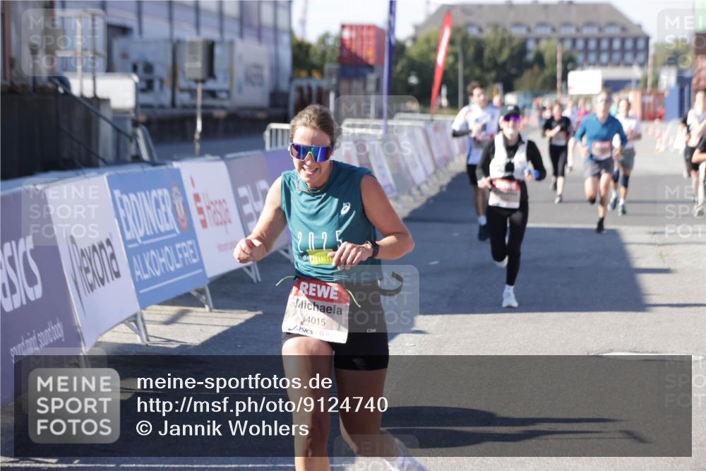 03.10.2025 - Köhlbrandbrückenlauf Jannik Wohlers http://msf.ph/oto/9124740 03.10.2025 13:06:33 Ziel 4015, 4026, 4122, 4124, 4151, 4312, 4396, 4405, 4550, 4658, 4659, 5563, 5641, 5970, 6193, 6256 meine-sportfotos.de