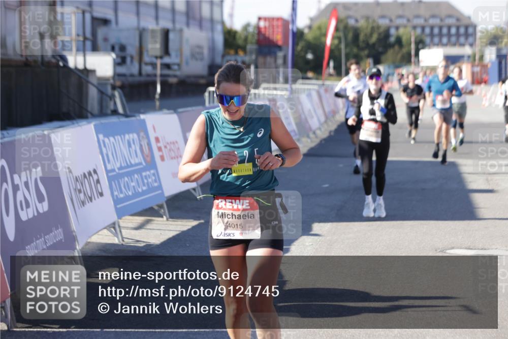 03.10.2025 - Köhlbrandbrückenlauf Jannik Wohlers http://msf.ph/oto/9124745 03.10.2025 13:06:33 Ziel 4015, 4026, 4122, 4124, 4151, 4312, 4396, 4405, 4550, 4658, 4659, 5563, 5641, 5970, 6193, 6256 meine-sportfotos.de