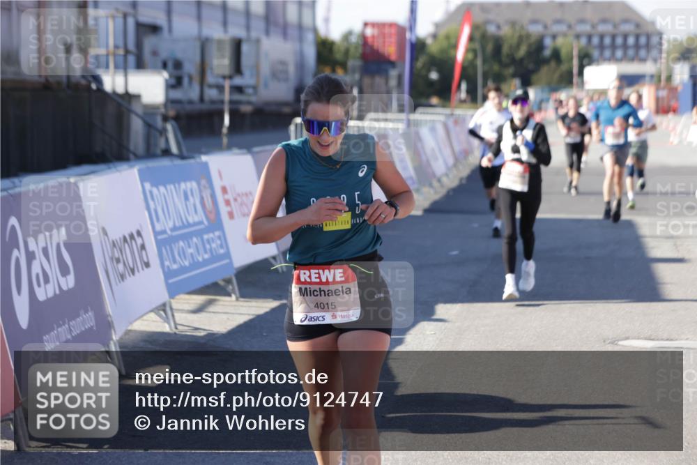03.10.2025 - Köhlbrandbrückenlauf Jannik Wohlers http://msf.ph/oto/9124747 03.10.2025 13:06:33 Ziel 4015, 4026, 4122, 4124, 4151, 4312, 4396, 4405, 4550, 4658, 4659, 5563, 5641, 5970, 6193, 6256 meine-sportfotos.de