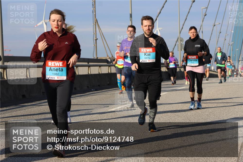 03.10.2025 - Köhlbrandbrückenlauf Strokosch-Dieckow http://msf.ph/oto/9124748 03.10.2025 10:06:04 Position 2 1982, 3475, 2535 meine-sportfotos.de