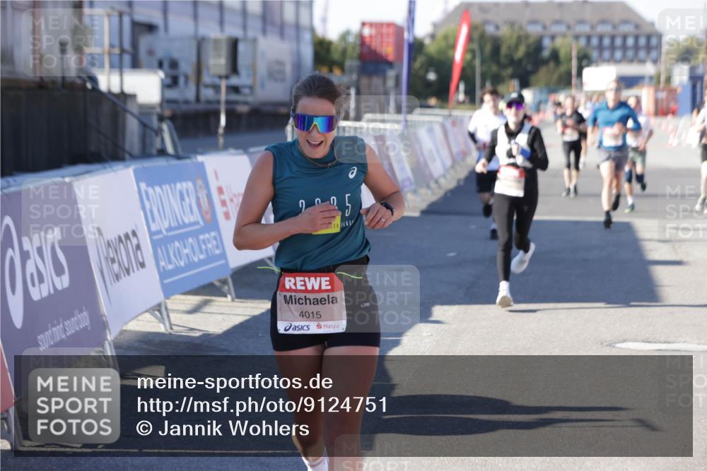 03.10.2025 - Köhlbrandbrückenlauf Jannik Wohlers http://msf.ph/oto/9124751 03.10.2025 13:06:33 Ziel 4015, 4026, 4122, 4124, 4151, 4312, 4396, 4405, 4550, 4658, 4659, 5563, 5641, 5970, 6193, 6256 meine-sportfotos.de