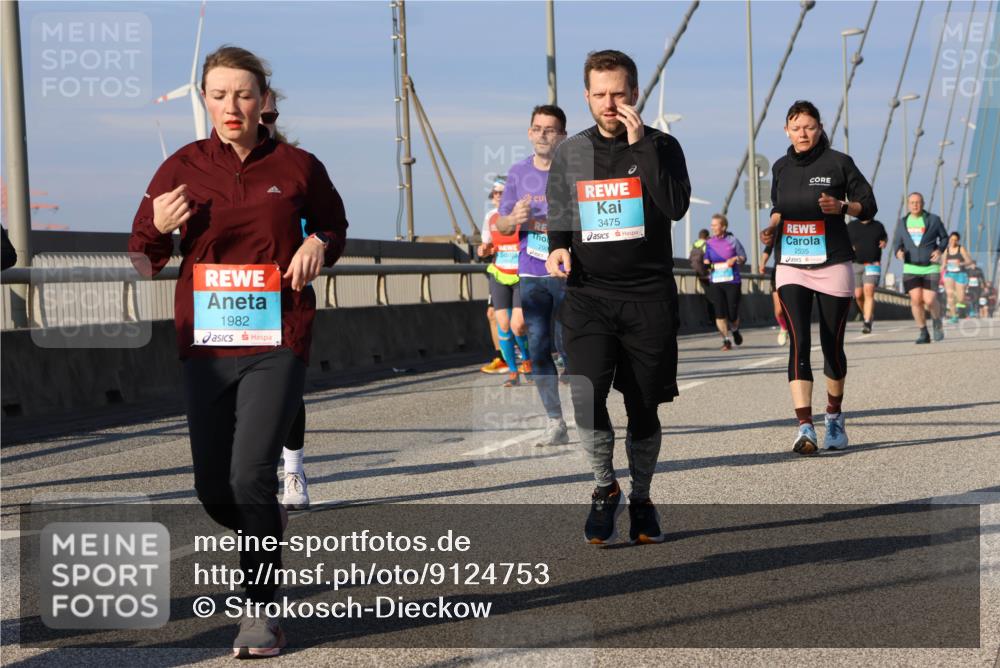 03.10.2025 - Köhlbrandbrückenlauf Strokosch-Dieckow http://msf.ph/oto/9124753 03.10.2025 10:06:04 Position 2 1982, 3475, 2535 meine-sportfotos.de