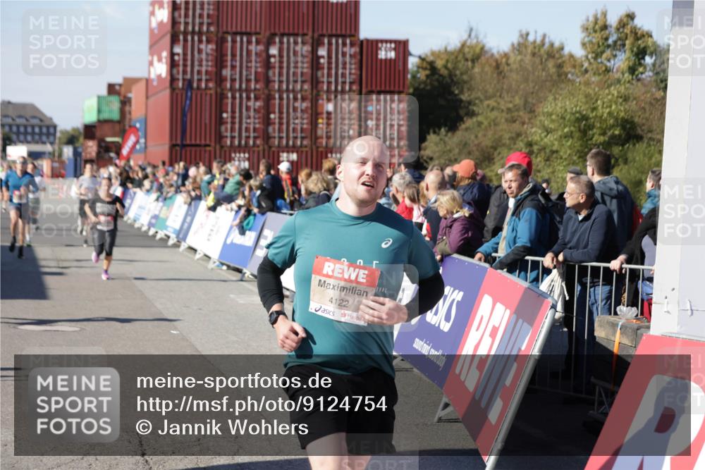 03.10.2025 - Köhlbrandbrückenlauf Jannik Wohlers http://msf.ph/oto/9124754 03.10.2025 13:06:33 Ziel 4015, 4026, 4122, 4124, 4151, 4312, 4396, 4405, 4550, 4658, 4659, 5563, 5641, 5970, 6193, 6256 meine-sportfotos.de