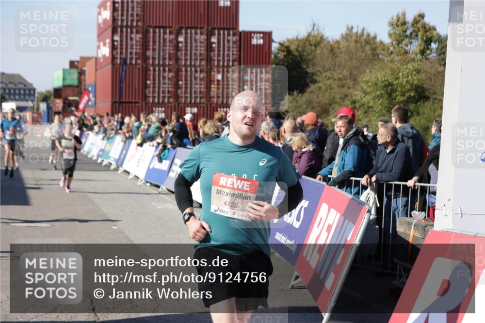 03.10.2025 - Köhlbrandbrückenlauf Jannik Wohlers http://msf.ph/oto/9124756 03.10.2025 13:06:33 Ziel 4015, 4026, 4122, 4124, 4151, 4312, 4396, 4405, 4550, 4658, 4659, 5563, 5641, 5970, 6193, 6256 meine-sportfotos.de