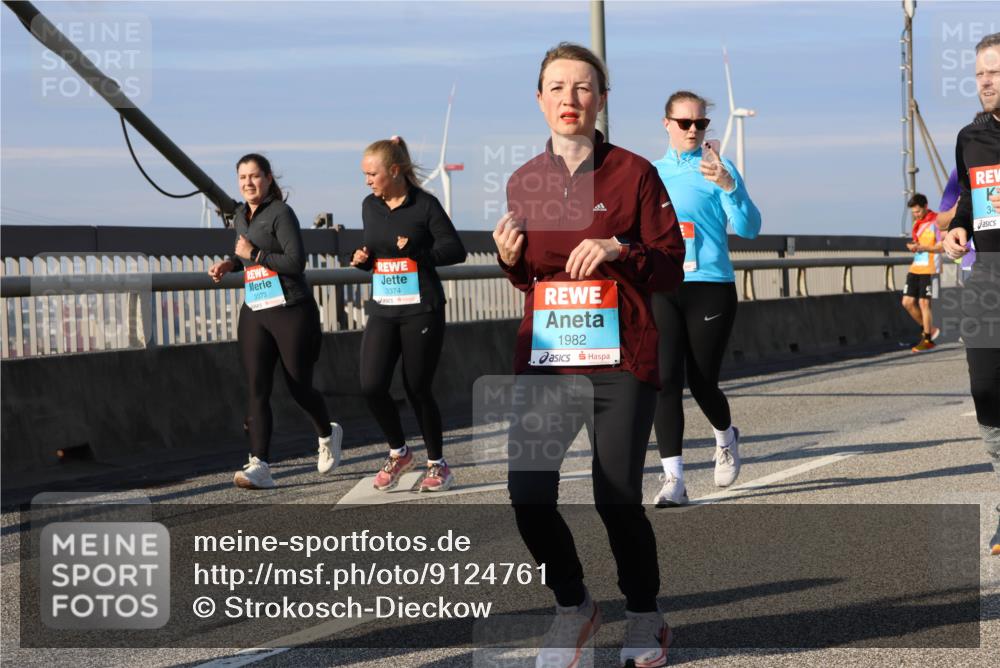 03.10.2025 - Köhlbrandbrückenlauf Strokosch-Dieckow http://msf.ph/oto/9124761 03.10.2025 10:06:05 Position 2 3373, 3374, 1982, 34 meine-sportfotos.de