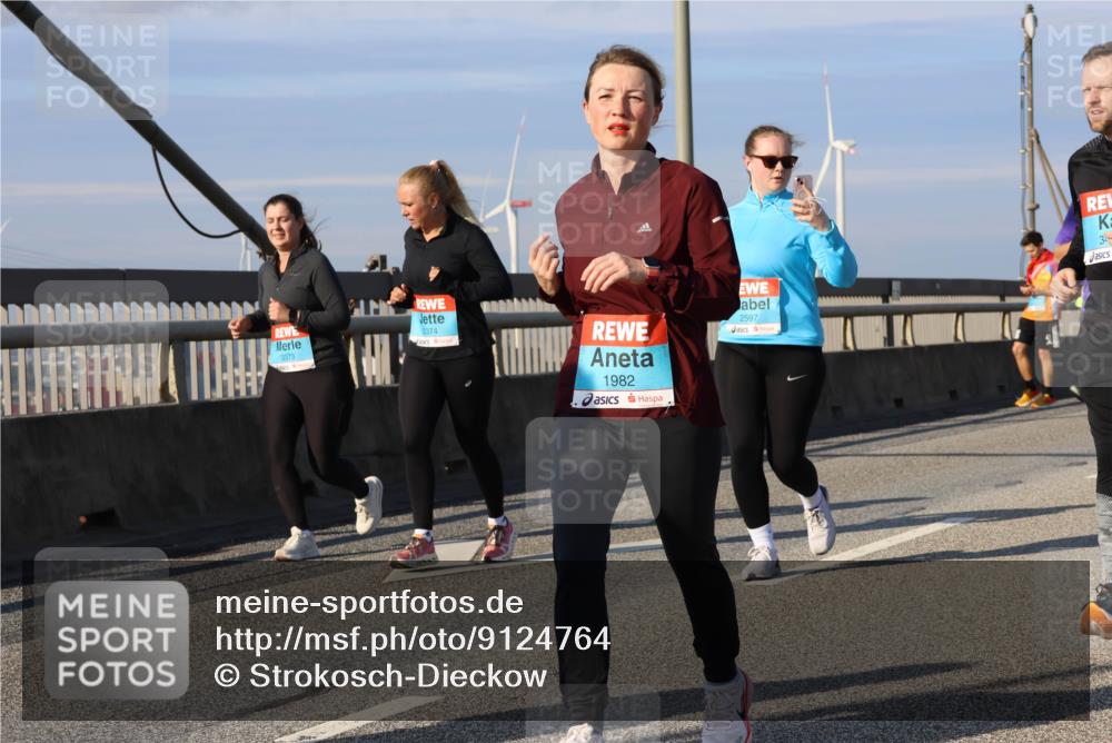 03.10.2025 - Köhlbrandbrückenlauf Strokosch-Dieckow http://msf.ph/oto/9124764 03.10.2025 10:06:05 Position 2 3373, 3374, 1982, 3, 2597 meine-sportfotos.de