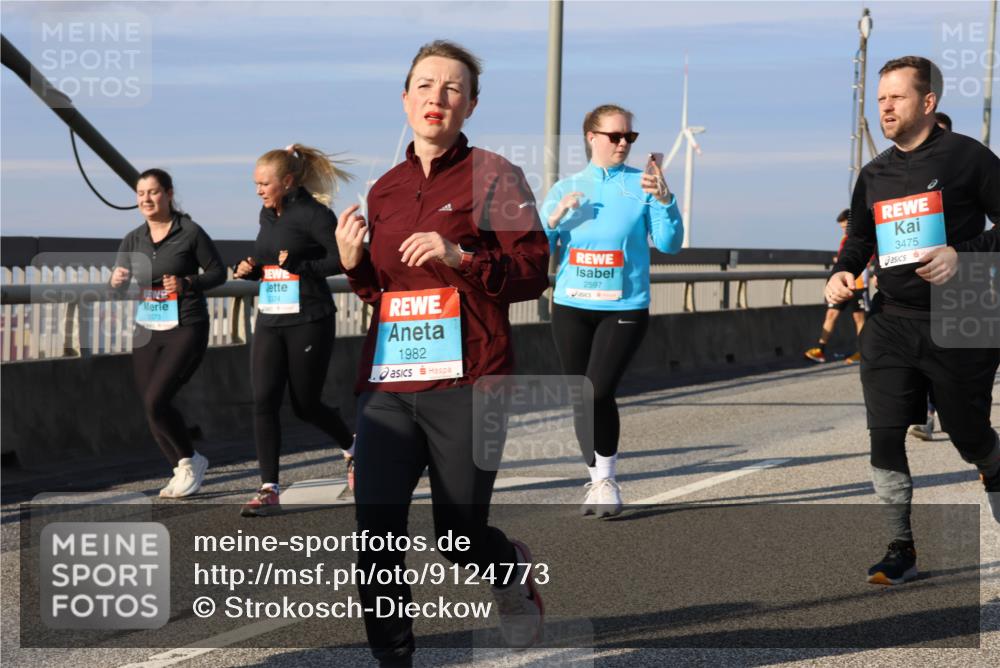 03.10.2025 - Köhlbrandbrückenlauf Strokosch-Dieckow http://msf.ph/oto/9124773 03.10.2025 10:06:05 Position 2 3373, 3374, 1982, 2597, 3475 meine-sportfotos.de