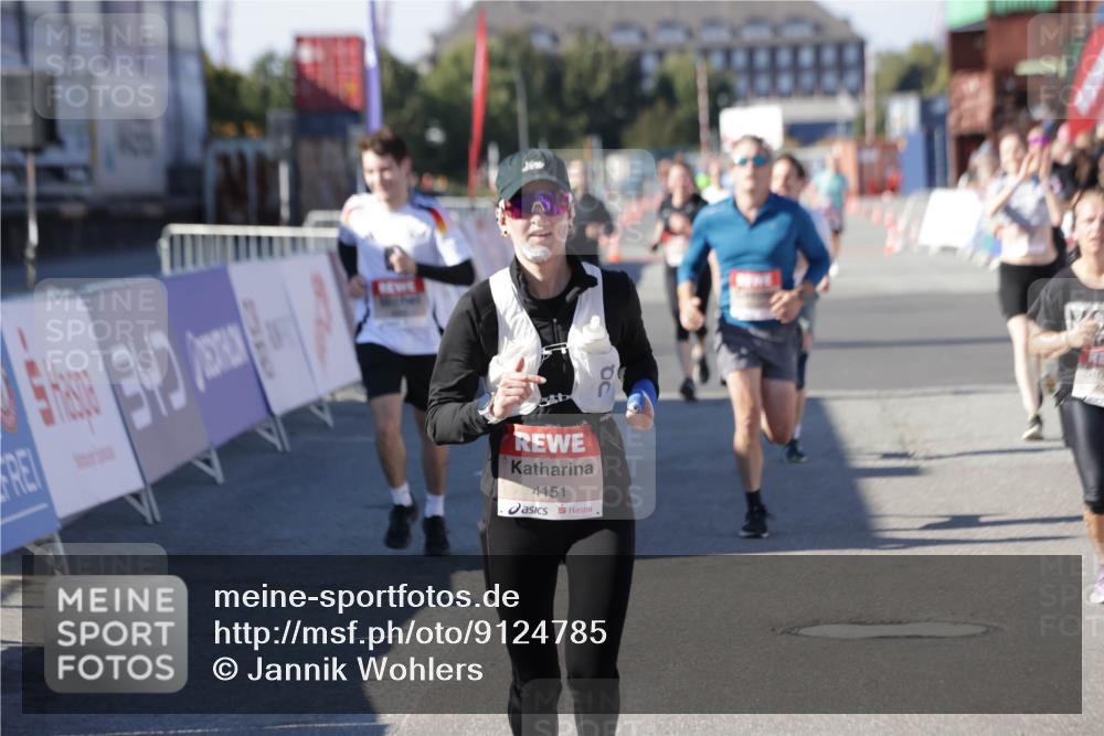 03.10.2025 - Köhlbrandbrückenlauf Jannik Wohlers http://msf.ph/oto/9124785 03.10.2025 13:06:35 Ziel 4015, 4026, 4122, 4124, 4151, 4312, 4396, 4405, 4658, 4659, 5563, 5798, 6061, 6256, 6721 meine-sportfotos.de