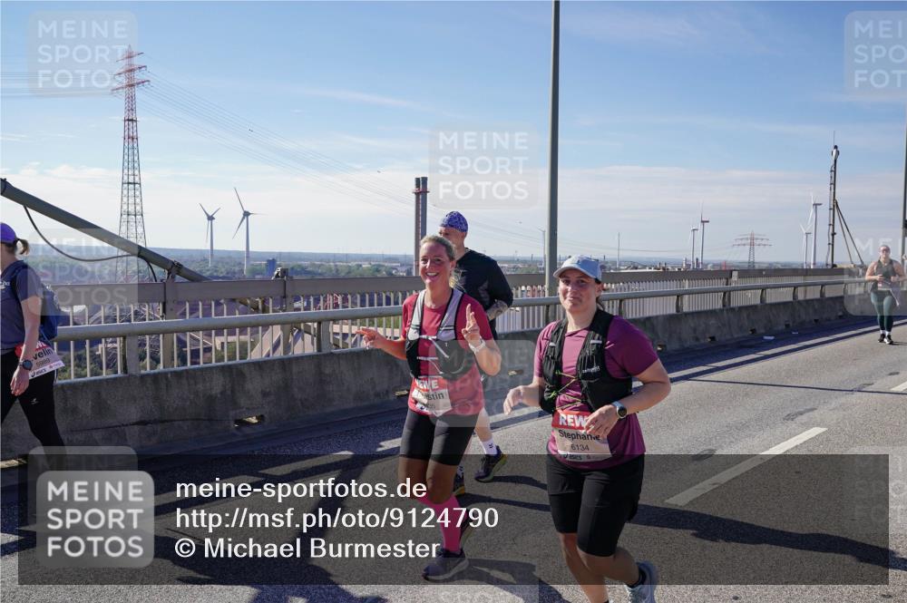 03.10.2025 - Köhlbrandbrückenlauf Michael Burmester http://msf.ph/oto/9124790 03.10.2025 13:07:58 Position 2 5989, 6134 meine-sportfotos.de