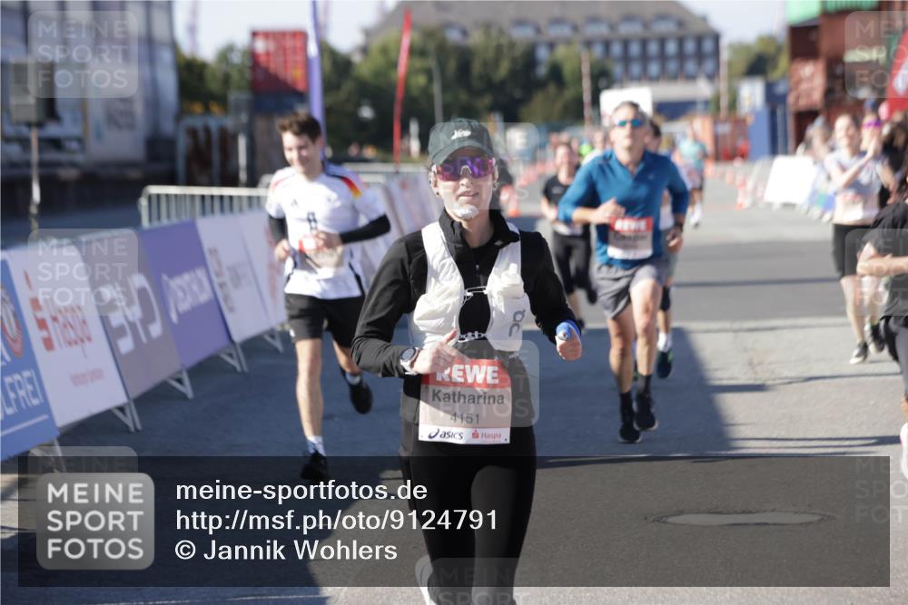 03.10.2025 - Köhlbrandbrückenlauf Jannik Wohlers http://msf.ph/oto/9124791 03.10.2025 13:06:35 Ziel 4015, 4026, 4122, 4124, 4151, 4312, 4396, 4405, 4658, 4659, 5563, 5798, 6061, 6256, 6721 meine-sportfotos.de