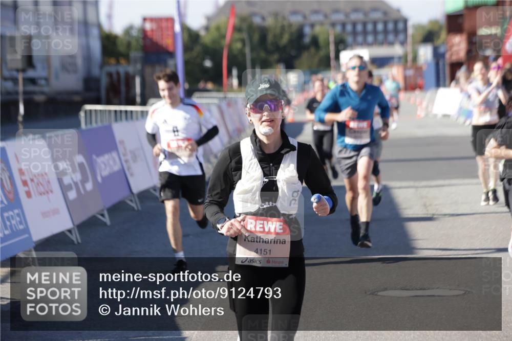 03.10.2025 - Köhlbrandbrückenlauf Jannik Wohlers http://msf.ph/oto/9124793 03.10.2025 13:06:35 Ziel 4015, 4026, 4122, 4124, 4151, 4312, 4396, 4405, 4658, 4659, 5563, 5798, 6061, 6256, 6721 meine-sportfotos.de