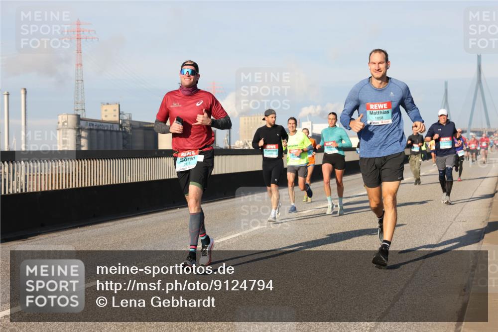 03.10.2025 - Köhlbrandbrückenlauf Lena Gebhardt http://msf.ph/oto/9124794 03.10.2025 09:46:02 Position 2 3118, 1058 meine-sportfotos.de