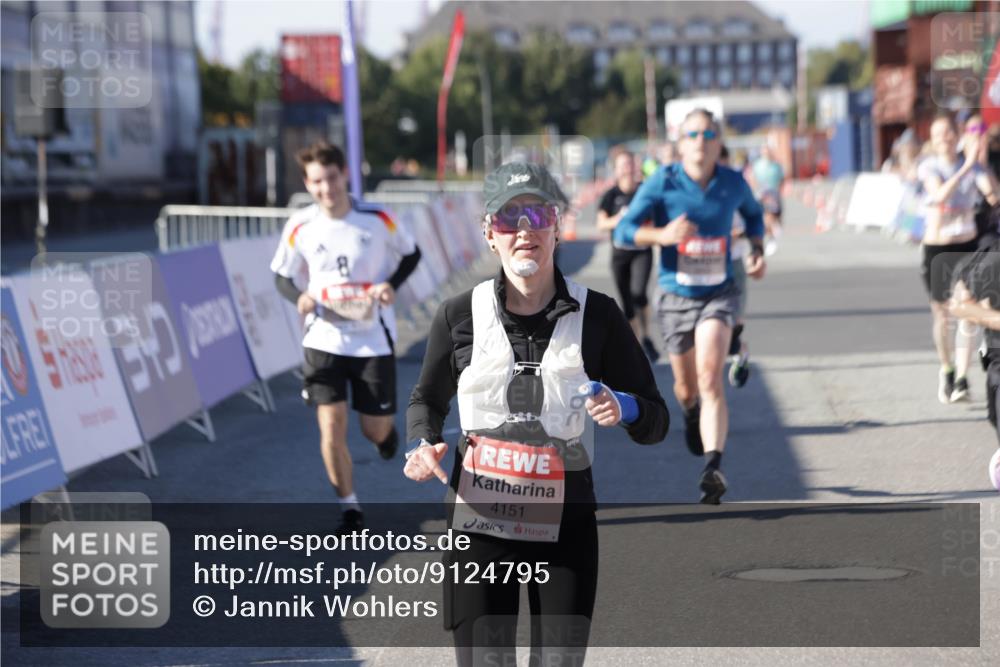03.10.2025 - Köhlbrandbrückenlauf Jannik Wohlers http://msf.ph/oto/9124795 03.10.2025 13:06:35 Ziel 4015, 4026, 4122, 4124, 4151, 4312, 4396, 4405, 4658, 4659, 5563, 5798, 6061, 6256, 6721 meine-sportfotos.de