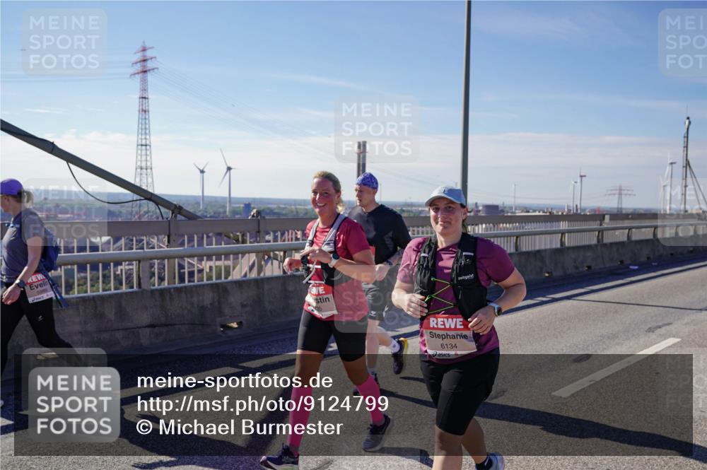 03.10.2025 - Köhlbrandbrückenlauf Michael Burmester http://msf.ph/oto/9124799 03.10.2025 13:07:58 Position 2 14011, 6134 meine-sportfotos.de