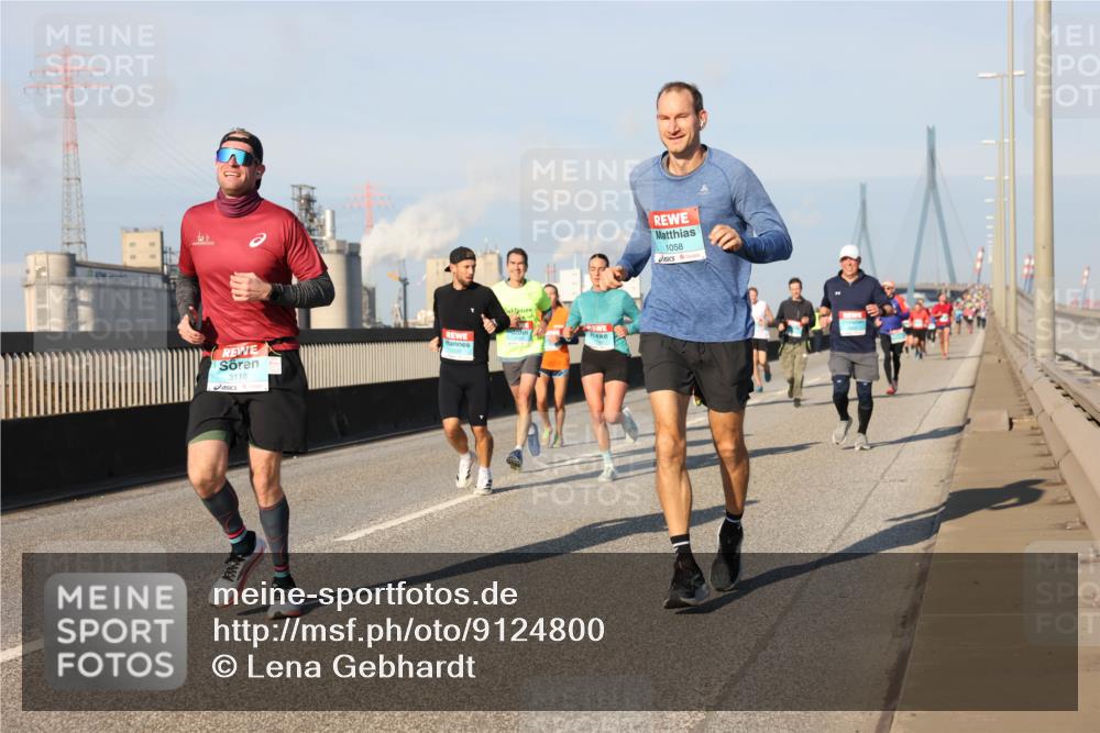 03.10.2025 - Köhlbrandbrückenlauf Lena Gebhardt http://msf.ph/oto/9124800 03.10.2025 09:46:02 Position 2 4, 3118, 1058 meine-sportfotos.de