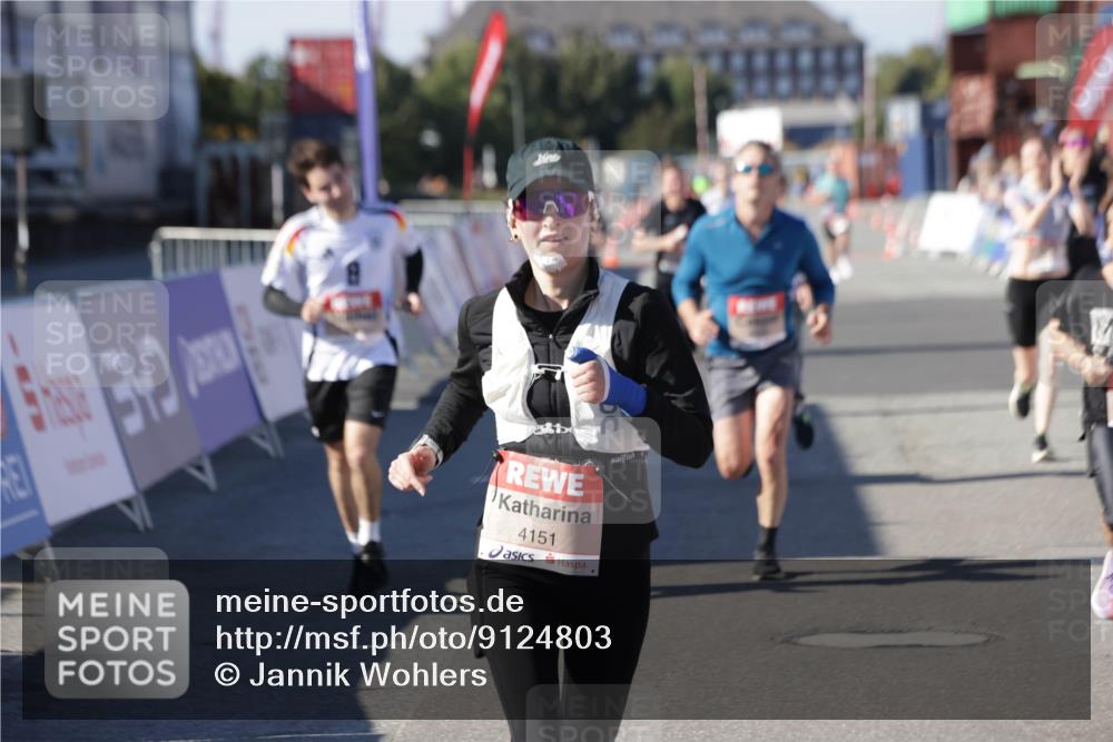 03.10.2025 - Köhlbrandbrückenlauf Jannik Wohlers http://msf.ph/oto/9124803 03.10.2025 13:06:35 Ziel 4015, 4026, 4122, 4124, 4151, 4312, 4396, 4405, 4658, 4659, 5563, 5798, 6061, 6256, 6721 meine-sportfotos.de
