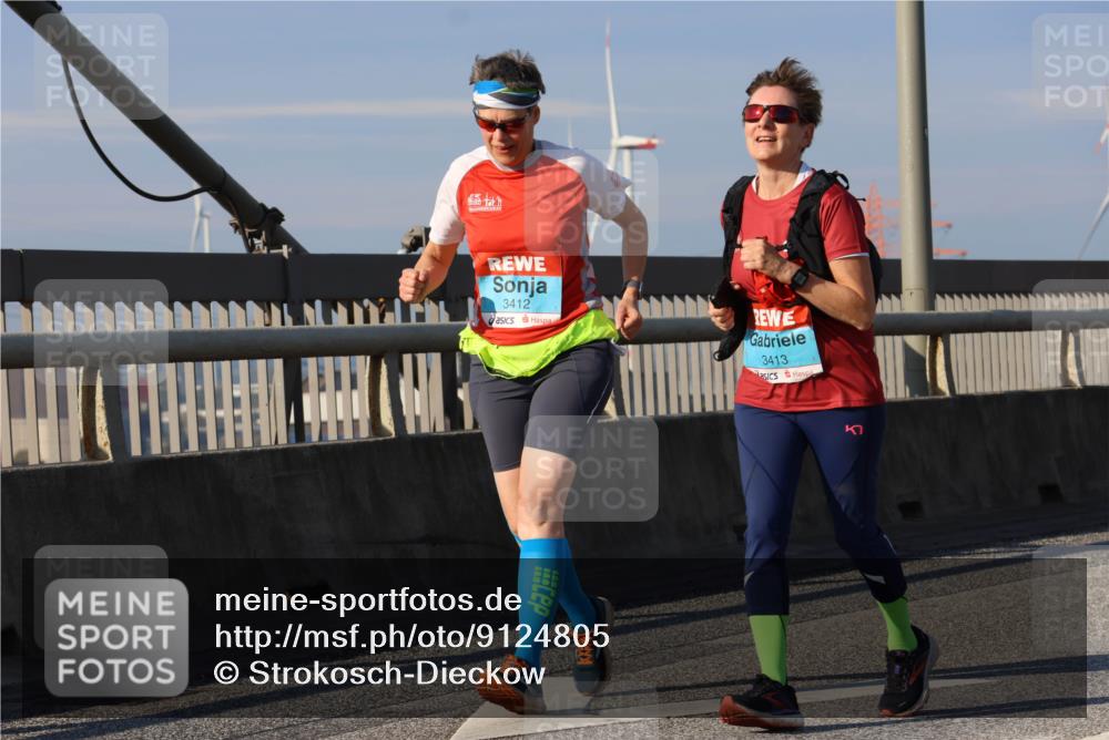 03.10.2025 - Köhlbrandbrückenlauf Strokosch-Dieckow http://msf.ph/oto/9124805 03.10.2025 10:06:11 Position 2 3412, 3413 meine-sportfotos.de