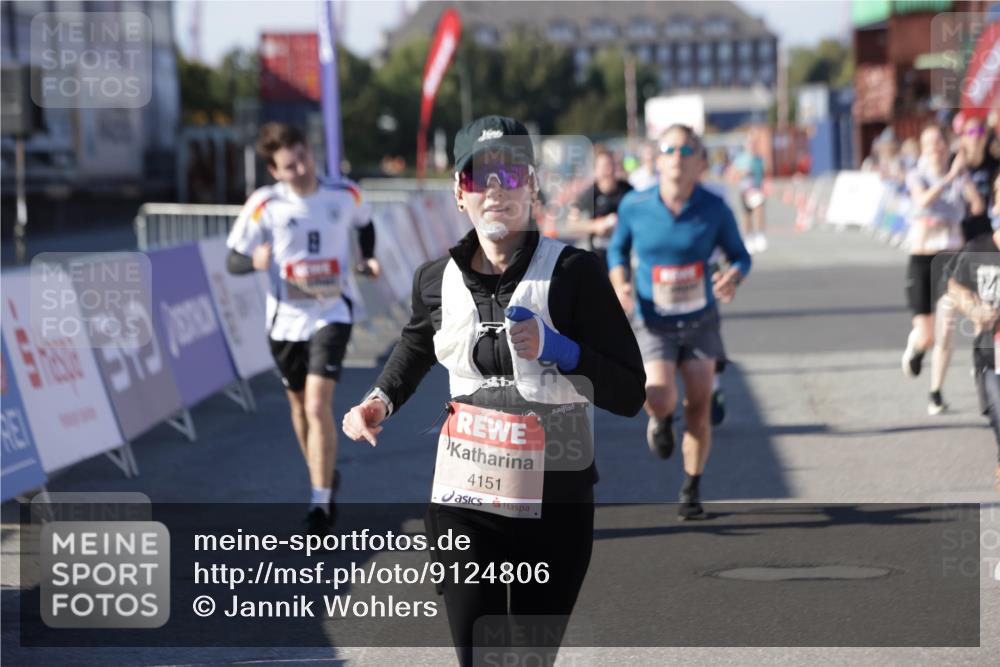 03.10.2025 - Köhlbrandbrückenlauf Jannik Wohlers http://msf.ph/oto/9124806 03.10.2025 13:06:36 Ziel 4015, 4026, 4122, 4124, 4151, 4312, 4396, 4405, 4658, 4659, 5563, 5798, 6061, 6256, 6721 meine-sportfotos.de