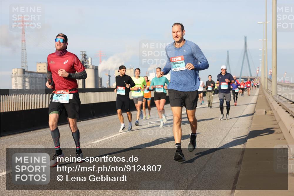 03.10.2025 - Köhlbrandbrückenlauf Lena Gebhardt http://msf.ph/oto/9124807 03.10.2025 09:46:02 Position 2 3118, 1058 meine-sportfotos.de