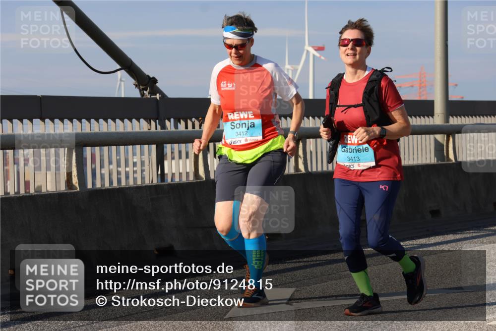 03.10.2025 - Köhlbrandbrückenlauf Strokosch-Dieckow http://msf.ph/oto/9124815 03.10.2025 10:06:11 Position 2 3412, 3413 meine-sportfotos.de