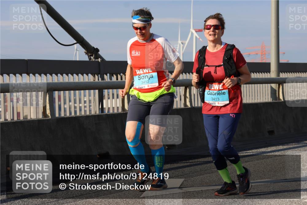 03.10.2025 - Köhlbrandbrückenlauf Strokosch-Dieckow http://msf.ph/oto/9124819 03.10.2025 10:06:11 Position 2 3412, 3413 meine-sportfotos.de