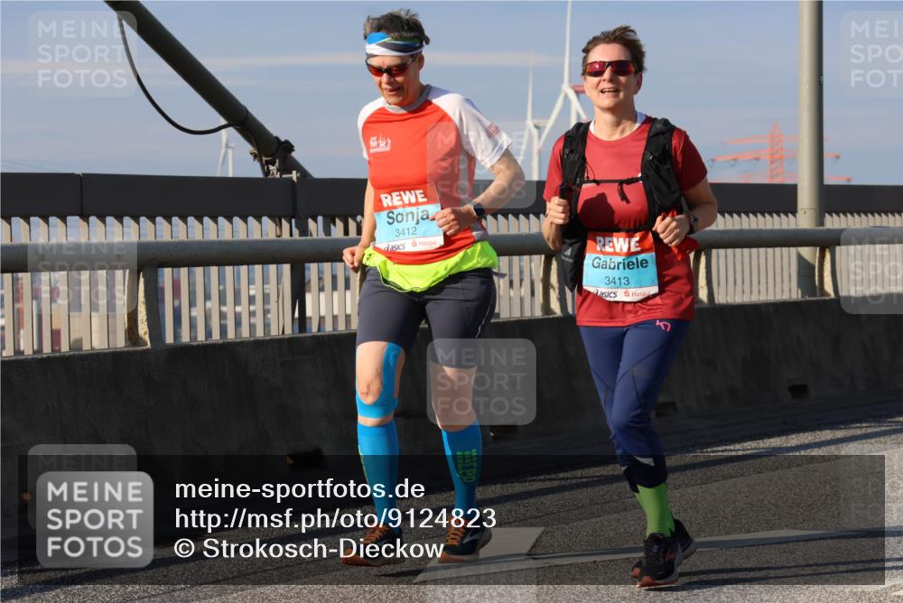 03.10.2025 - Köhlbrandbrückenlauf Strokosch-Dieckow http://msf.ph/oto/9124823 03.10.2025 10:06:11 Position 2 3412, 3413 meine-sportfotos.de
