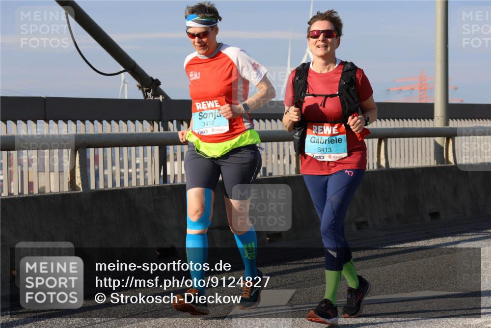 03.10.2025 - Köhlbrandbrückenlauf Strokosch-Dieckow http://msf.ph/oto/9124827 03.10.2025 10:06:11 Position 2 3412, 3413 meine-sportfotos.de