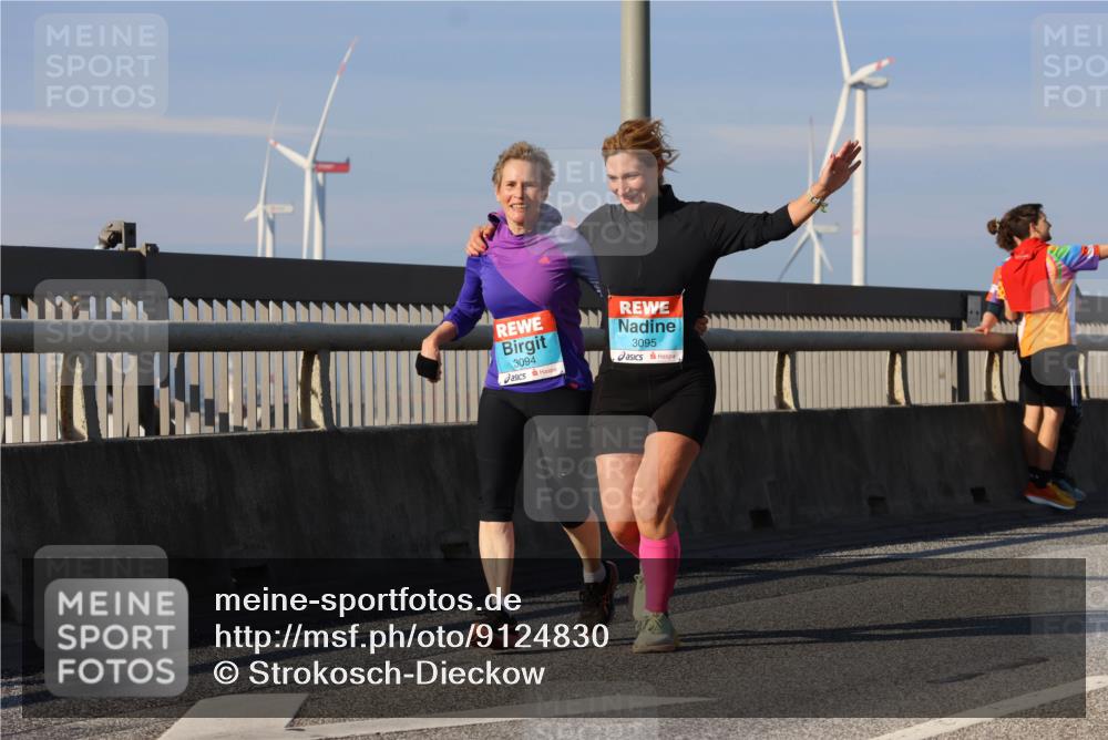 03.10.2025 - Köhlbrandbrückenlauf Strokosch-Dieckow http://msf.ph/oto/9124830 03.10.2025 10:06:13 Position 2 3094, 3095 meine-sportfotos.de
