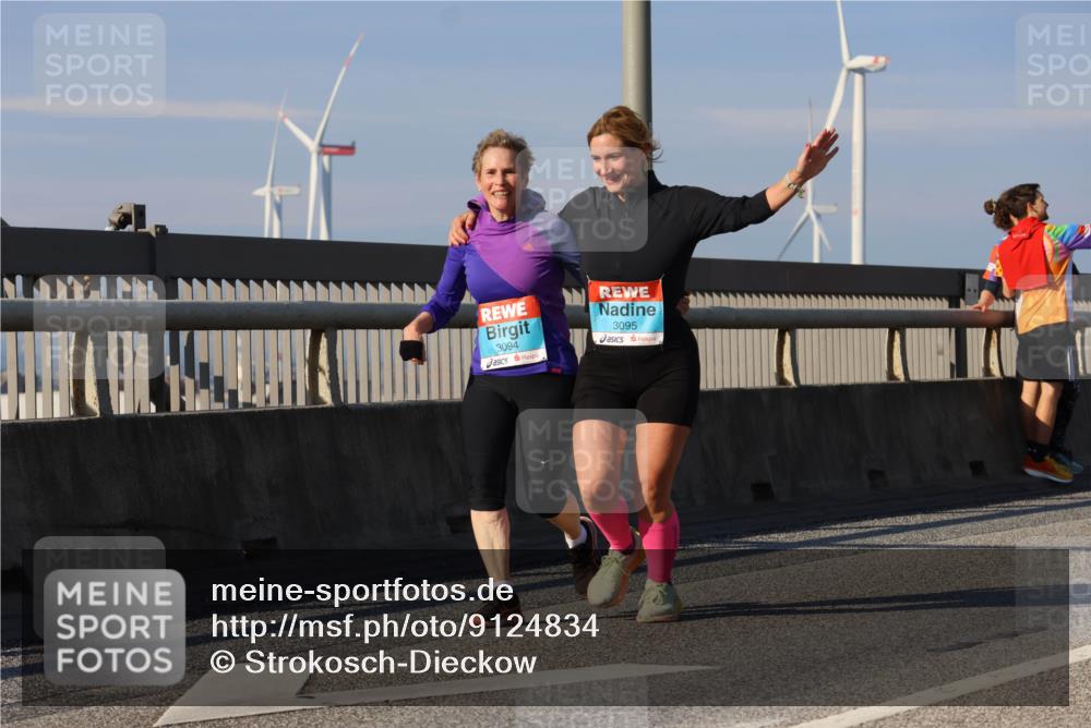 03.10.2025 - Köhlbrandbrückenlauf Strokosch-Dieckow http://msf.ph/oto/9124834 03.10.2025 10:06:13 Position 2 3094, 3095 meine-sportfotos.de