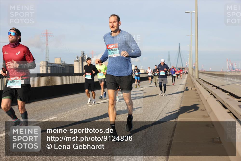 03.10.2025 - Köhlbrandbrückenlauf Lena Gebhardt http://msf.ph/oto/9124836 03.10.2025 09:46:03 Position 2 3118, 1058 meine-sportfotos.de