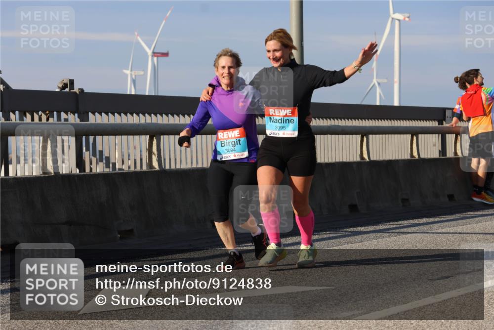 03.10.2025 - Köhlbrandbrückenlauf Strokosch-Dieckow http://msf.ph/oto/9124838 03.10.2025 10:06:13 Position 2 3094, 3095 meine-sportfotos.de