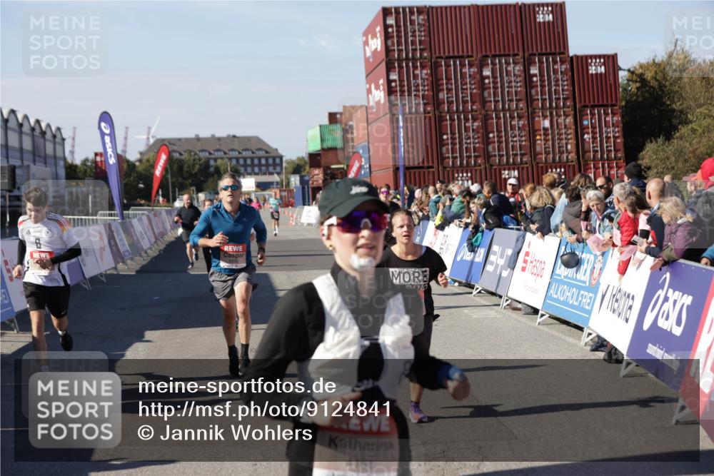 03.10.2025 - Köhlbrandbrückenlauf Jannik Wohlers http://msf.ph/oto/9124841 03.10.2025 13:06:37 Ziel 4015, 4026, 4122, 4151, 4312, 4396, 4405, 4658, 4659, 5798, 5971, 6061, 6256, 6721 meine-sportfotos.de