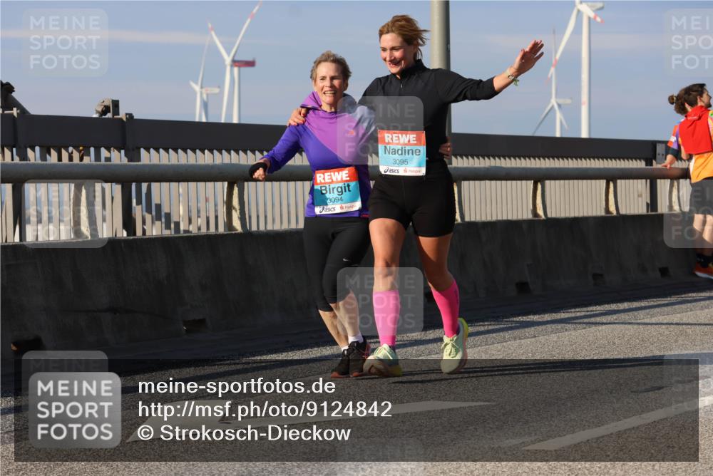 03.10.2025 - Köhlbrandbrückenlauf Strokosch-Dieckow http://msf.ph/oto/9124842 03.10.2025 10:06:14 Position 2 3094, 3095 meine-sportfotos.de