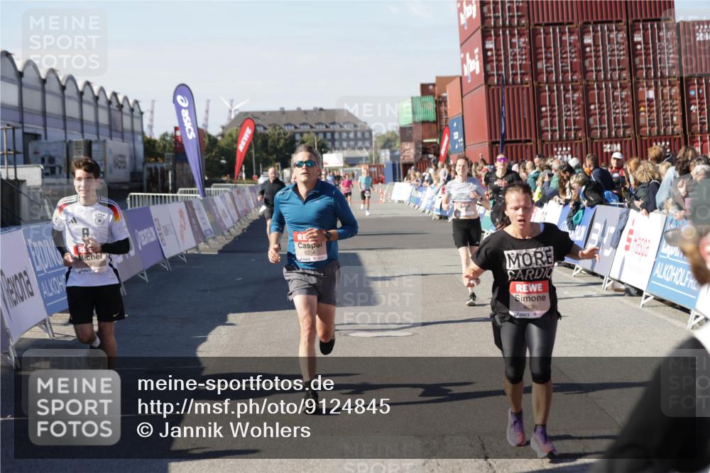 03.10.2025 - Köhlbrandbrückenlauf Jannik Wohlers http://msf.ph/oto/9124845 03.10.2025 13:06:37 Ziel 4015, 4026, 4122, 4151, 4312, 4396, 4405, 4658, 4659, 5798, 5971, 6061, 6256, 6721 meine-sportfotos.de