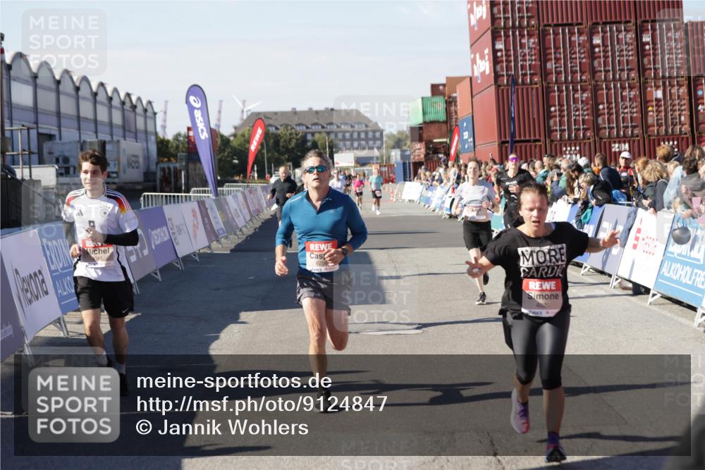 03.10.2025 - Köhlbrandbrückenlauf Jannik Wohlers http://msf.ph/oto/9124847 03.10.2025 13:06:37 Ziel 4015, 4026, 4122, 4151, 4312, 4396, 4405, 4658, 4659, 5798, 5971, 6061, 6256, 6721 meine-sportfotos.de