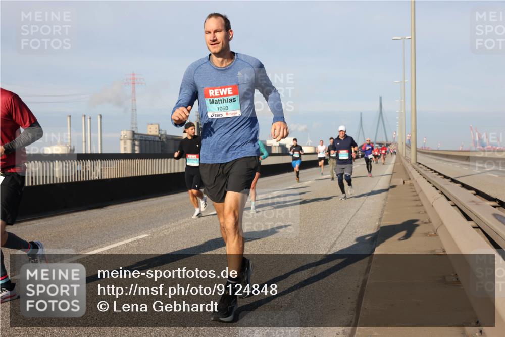 03.10.2025 - Köhlbrandbrückenlauf Lena Gebhardt http://msf.ph/oto/9124848 03.10.2025 09:46:03 Position 2 1058 meine-sportfotos.de