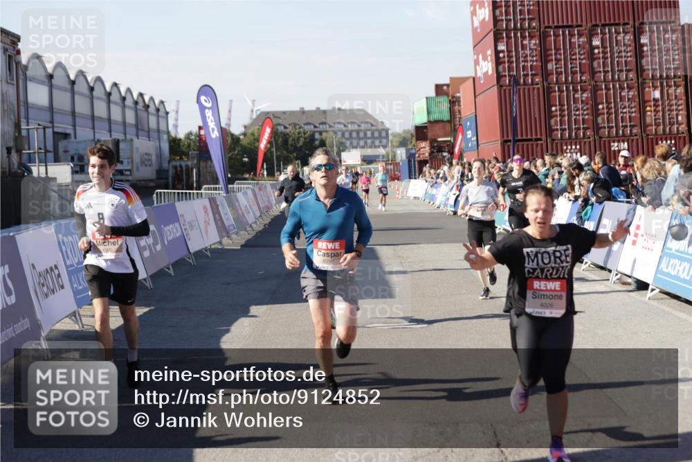 03.10.2025 - Köhlbrandbrückenlauf Jannik Wohlers http://msf.ph/oto/9124852 03.10.2025 13:06:37 Ziel 4015, 4026, 4122, 4151, 4312, 4396, 4405, 4658, 4659, 5798, 5971, 6061, 6256, 6721 meine-sportfotos.de