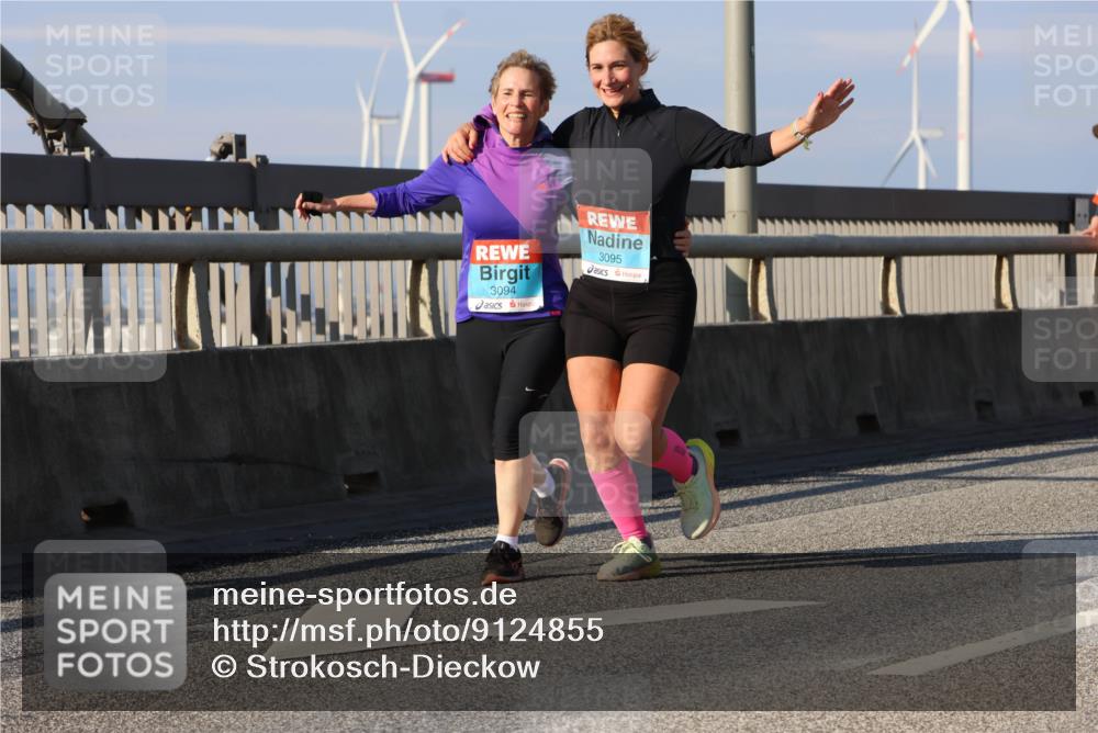 03.10.2025 - Köhlbrandbrückenlauf Strokosch-Dieckow http://msf.ph/oto/9124855 03.10.2025 10:06:14 Position 2 3094, 3095 meine-sportfotos.de
