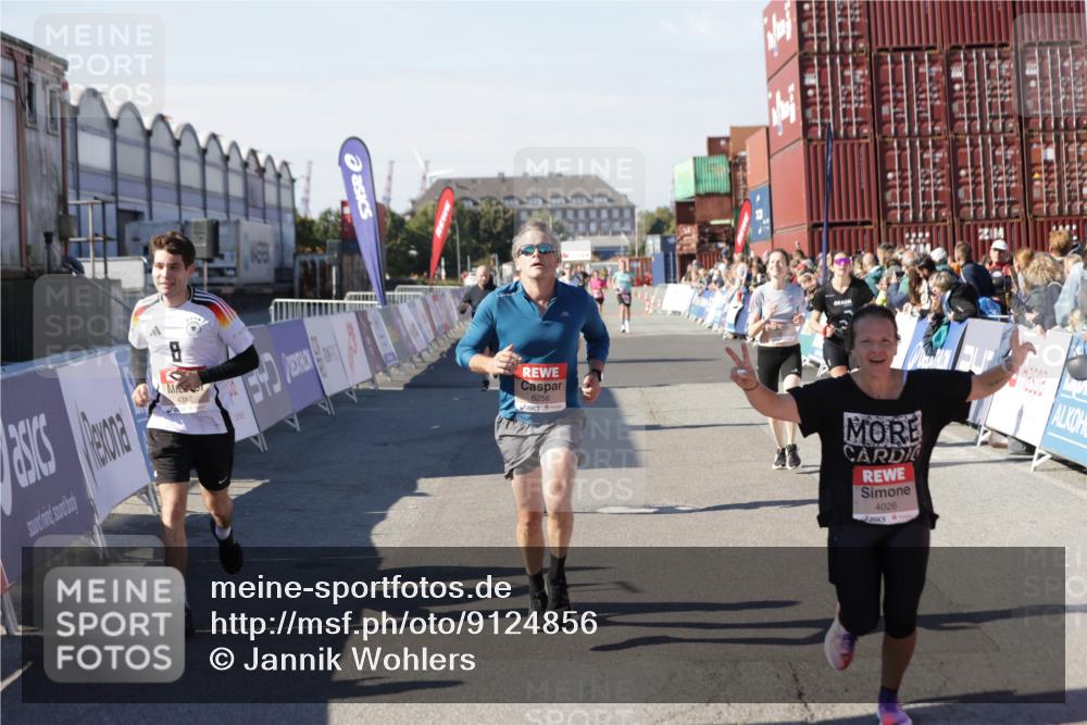 03.10.2025 - Köhlbrandbrückenlauf Jannik Wohlers http://msf.ph/oto/9124856 03.10.2025 13:06:37 Ziel 4015, 4026, 4122, 4151, 4312, 4396, 4405, 4658, 4659, 5798, 5971, 6061, 6256, 6721 meine-sportfotos.de