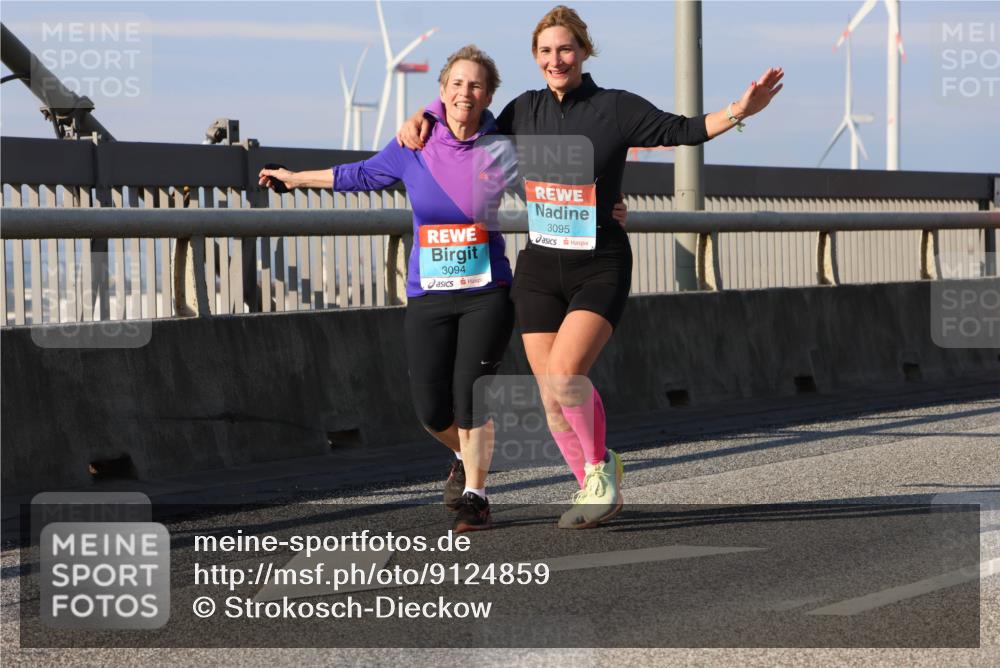 03.10.2025 - Köhlbrandbrückenlauf Strokosch-Dieckow http://msf.ph/oto/9124859 03.10.2025 10:06:14 Position 2 3094, 3095 meine-sportfotos.de