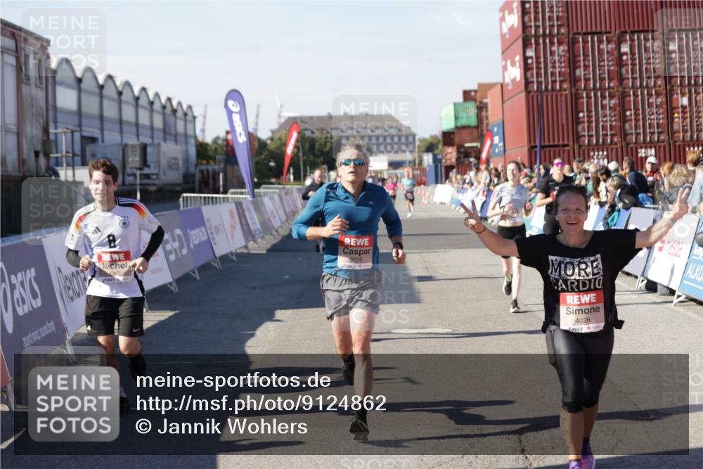 03.10.2025 - Köhlbrandbrückenlauf Jannik Wohlers http://msf.ph/oto/9124862 03.10.2025 13:06:38 Ziel 4015, 4026, 4122, 4151, 4312, 4396, 4405, 4658, 5798, 5971, 6061, 6256, 6721 meine-sportfotos.de