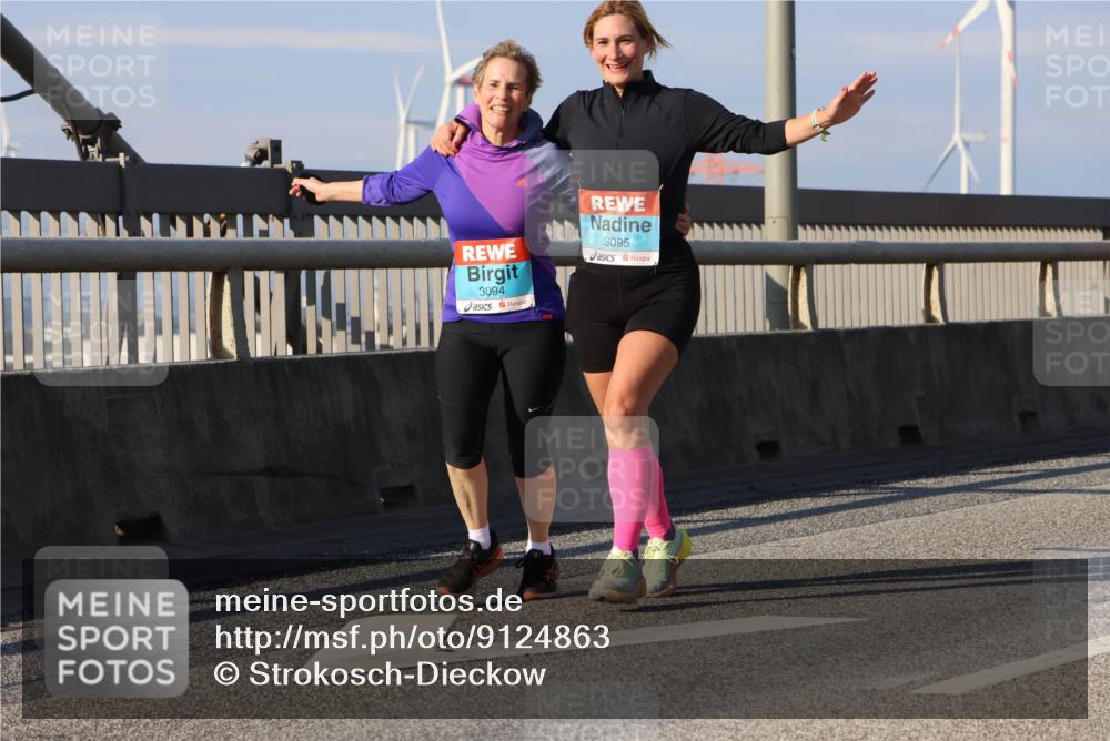 03.10.2025 - Köhlbrandbrückenlauf Strokosch-Dieckow http://msf.ph/oto/9124863 03.10.2025 10:06:14 Position 2 3094, 3095 meine-sportfotos.de